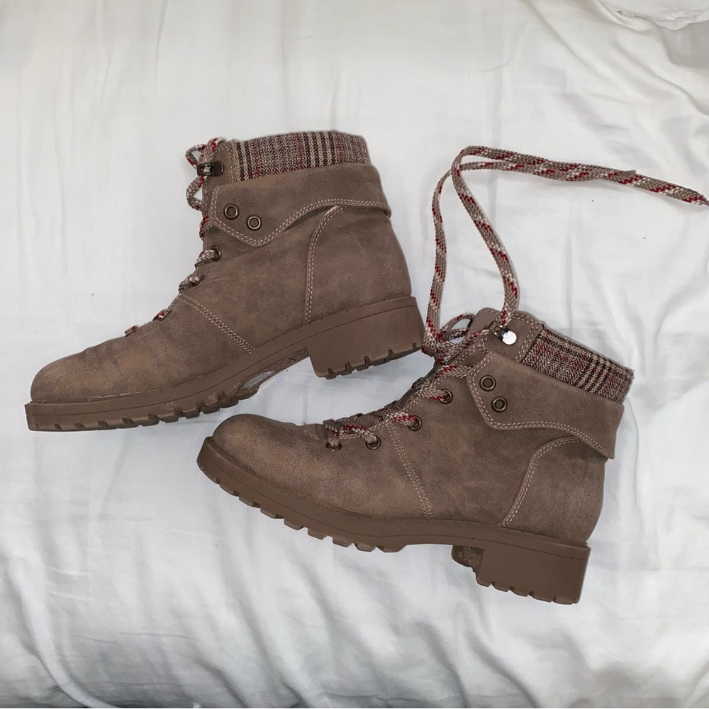 DONATED Brown and Red Plaid Ankle Fashion Boot size 7